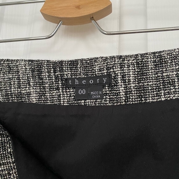 Theory mini skirt - Picture 4 of 6